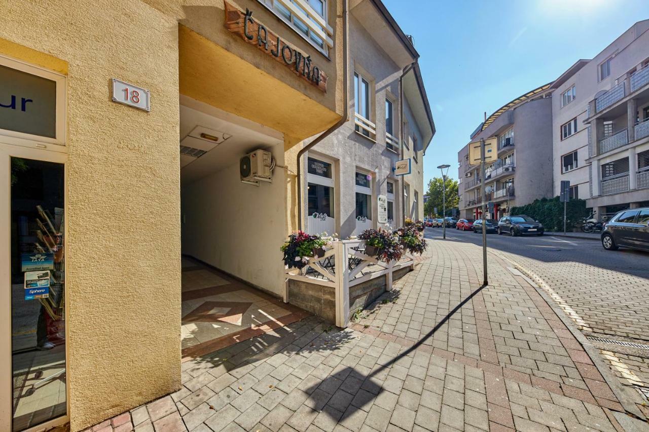 Pineapple Apartment Братислава Екстер'єр фото