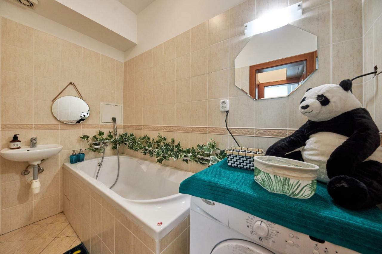 Pineapple Apartment Братислава Екстер'єр фото